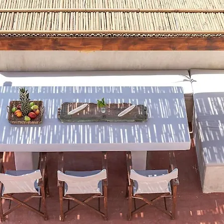 Tebeli * Emporio (Santorini)