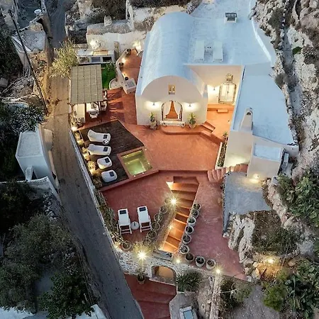 Tebeli * Emporio (Santorini)