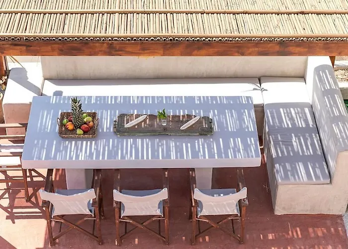 Tebeli * Emporio (Santorini)