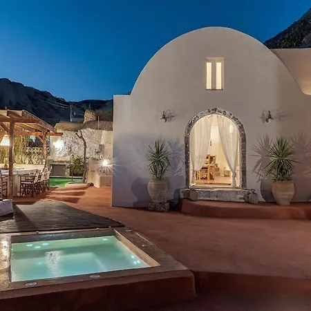 Tebeli * Emporio (Santorini)